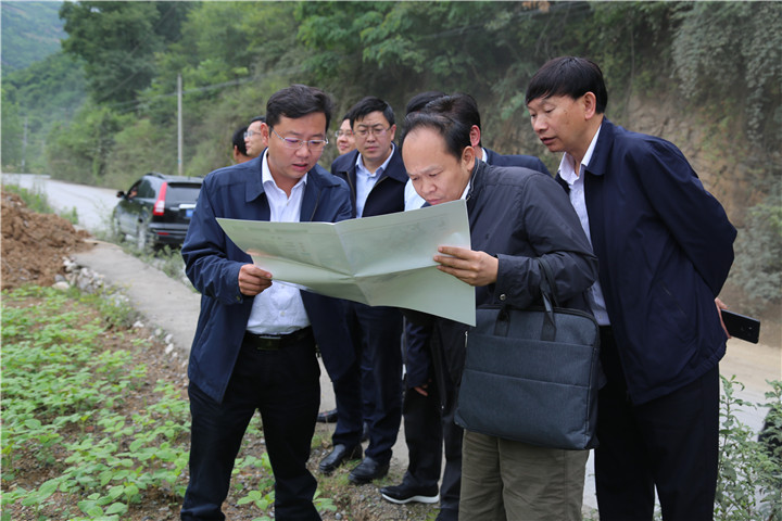 周森锋刘启俊赴阳日调研城镇改造,旅游景区和交通体系建设