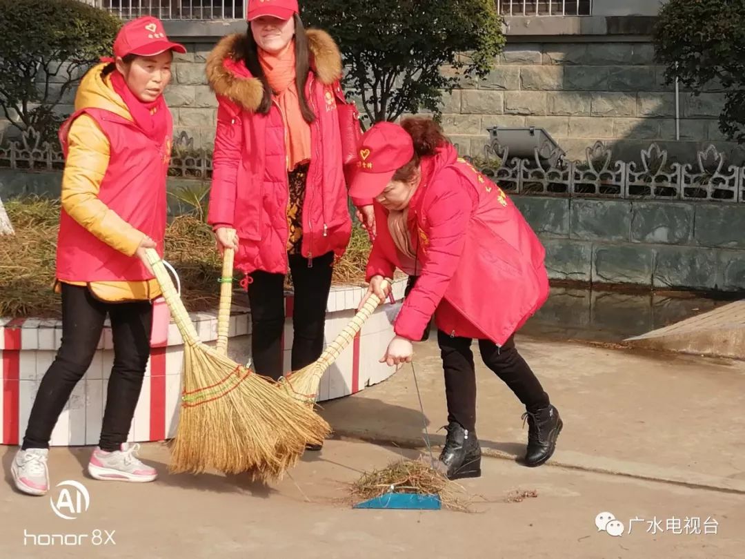 学雷锋做好事他们在行动