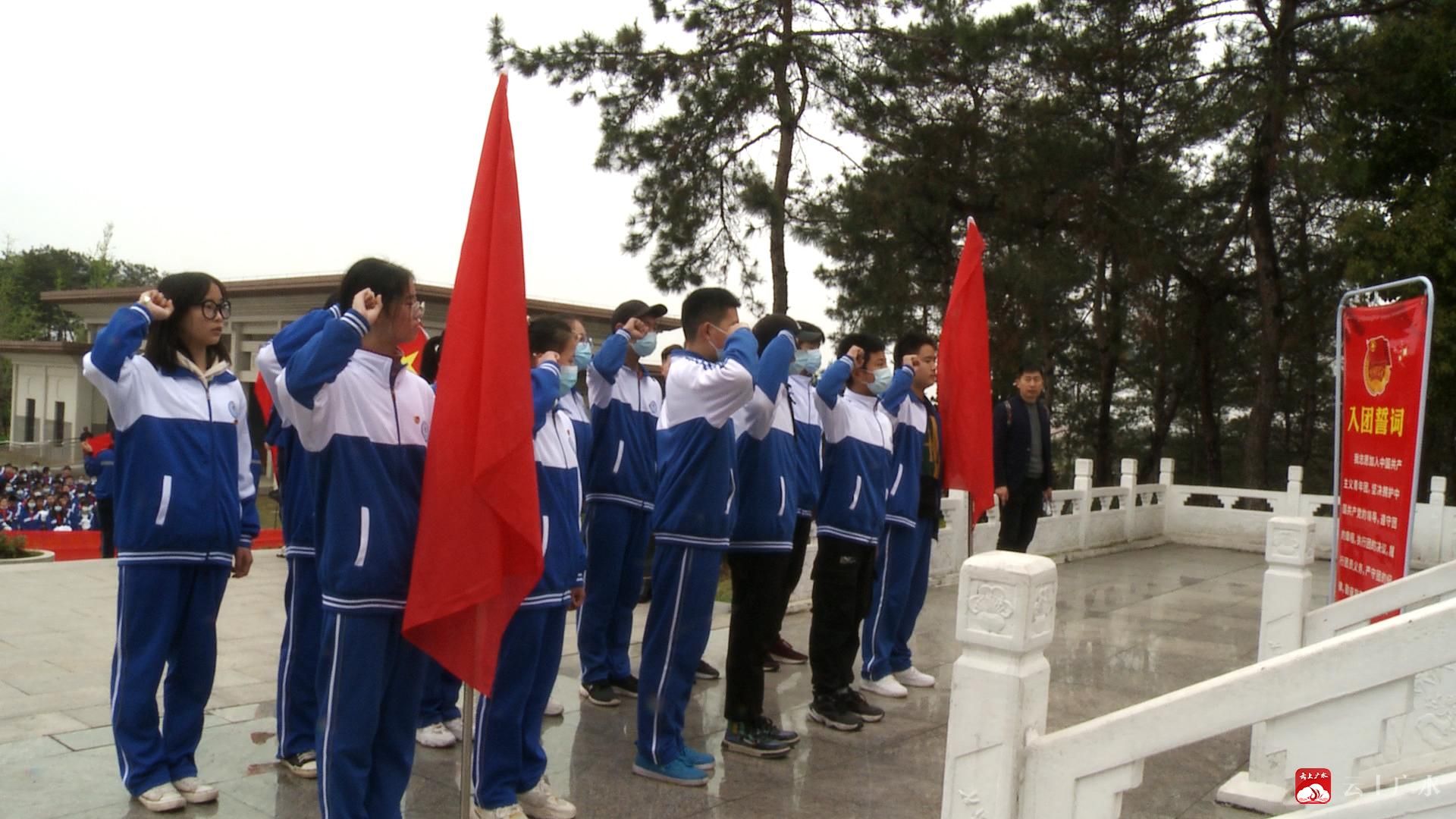 市实验初级中学开展清明扫墓活动