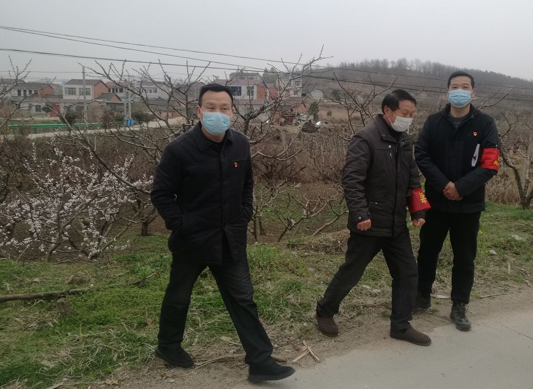 (李昌远)3月2日,随县县委常委,宣传部长刘炳坤到柳林镇双利村,高岭村