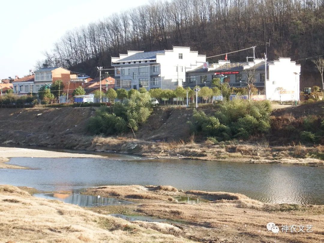 涢水河畔一段歌安南山村位于湖北省随州市随县安居镇正南,版图面积12