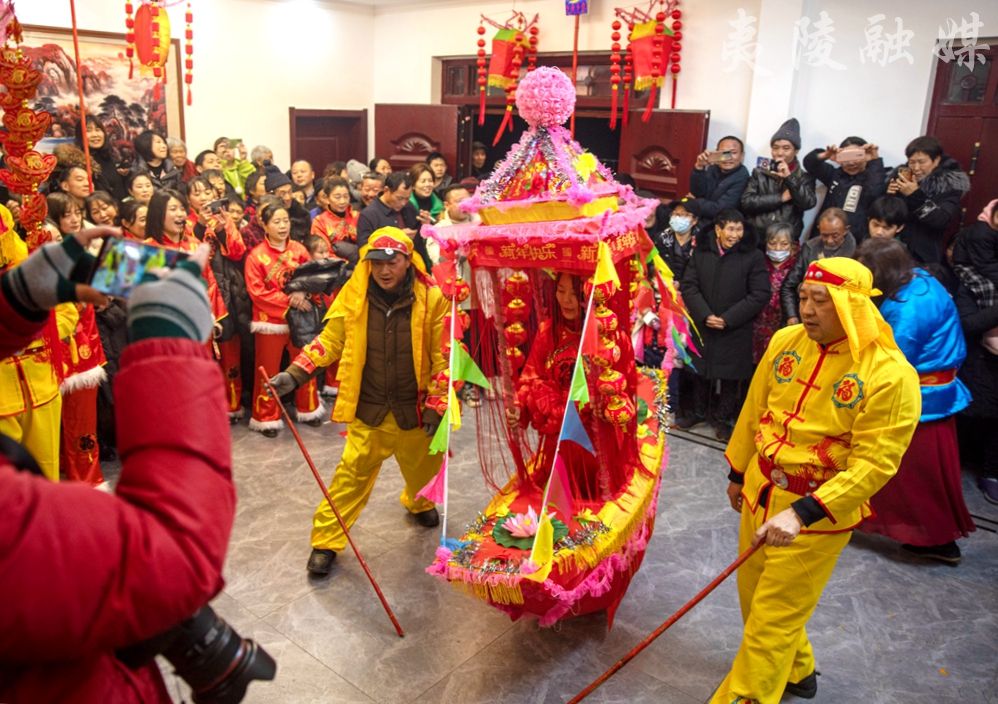 舞龙舞狮采莲船峡江山村庆新年