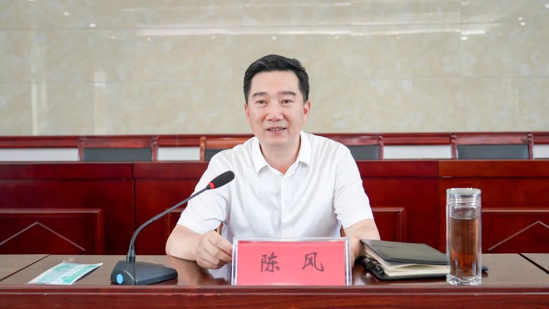 陈风一行先后来到新昌纺织,宏达环保科技和天瑞制罐,深入企业生产车间