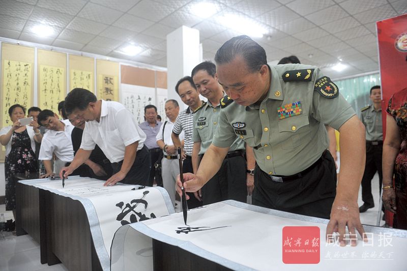 铁军魂书画长卷汀泗桥畔巡展弘扬铁军精神