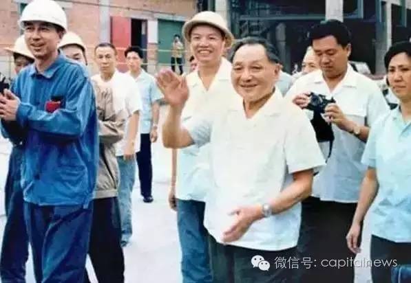 图为1980年7月16日时任武钢经理沈因洛（右四）陪同邓小平视察武钢