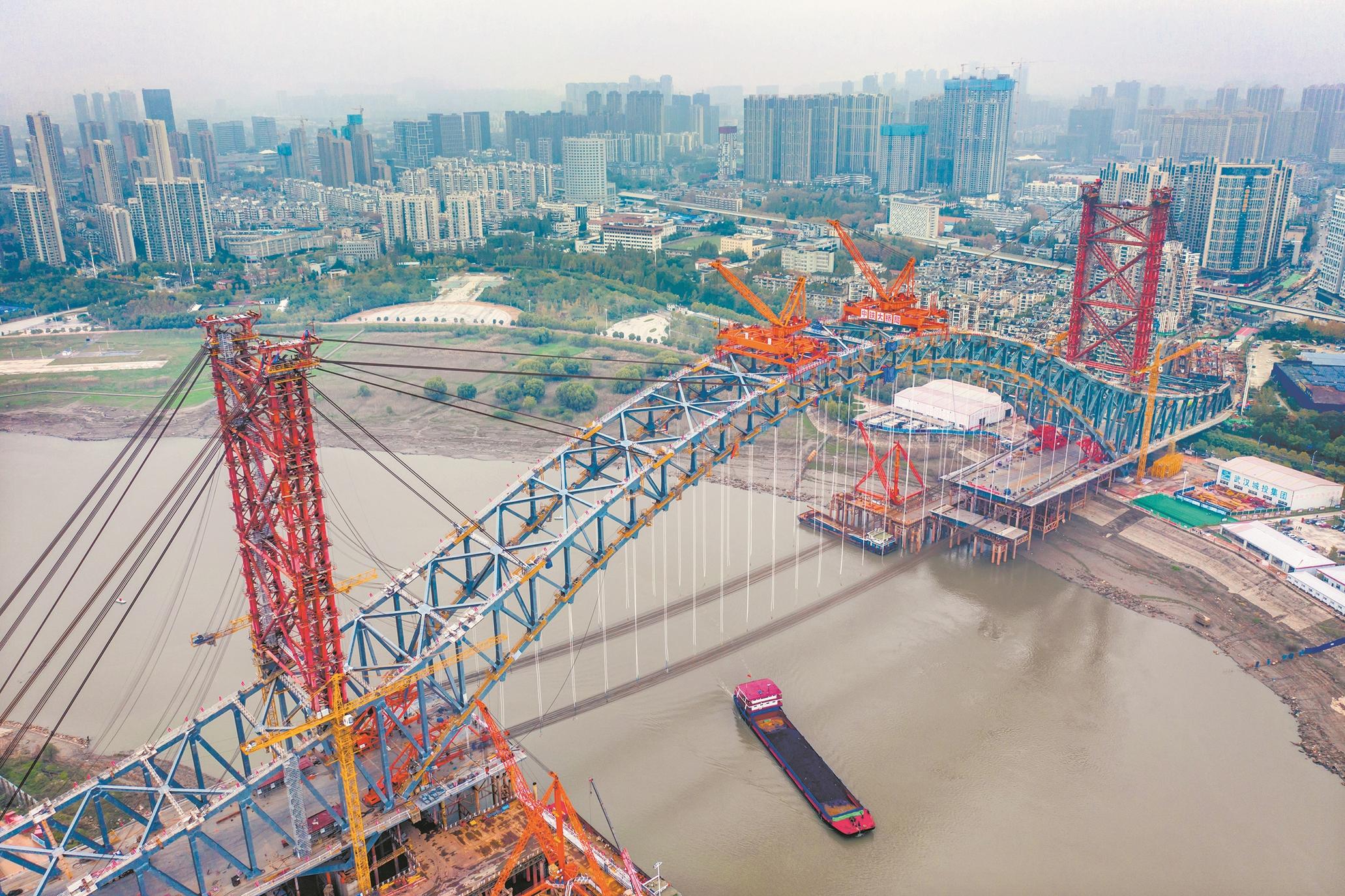 江汉七桥主拱合龙汉江湾桥预计明年5月通车