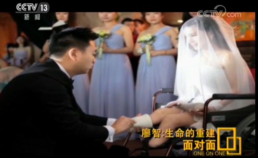 "2014年,廖智与这位假肢技师结婚.