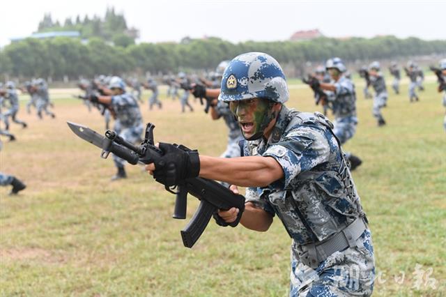 空降兵武警官兵湖北亮绝活