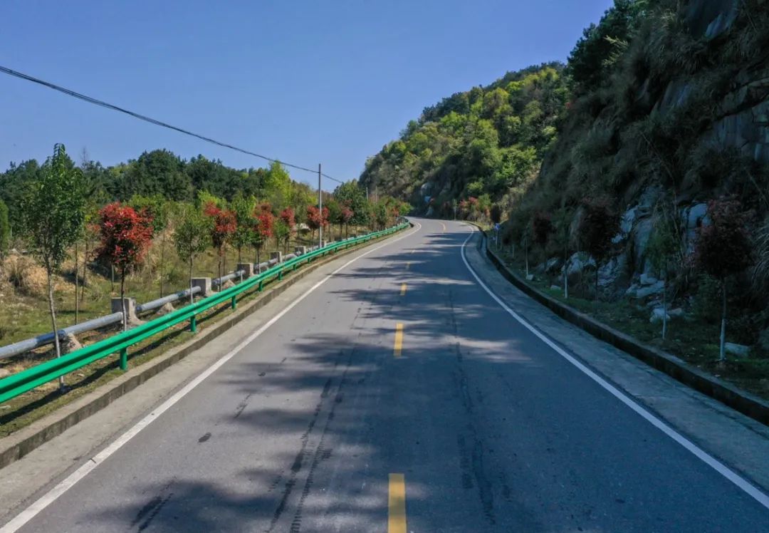 黄冈这条路入选全国十大最美农村路