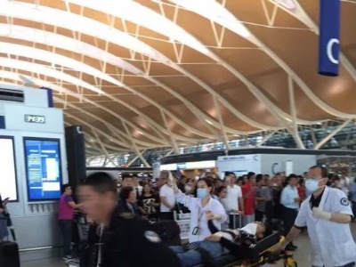 浦东机场T2航站楼疑似发生爆炸事件 或有人受