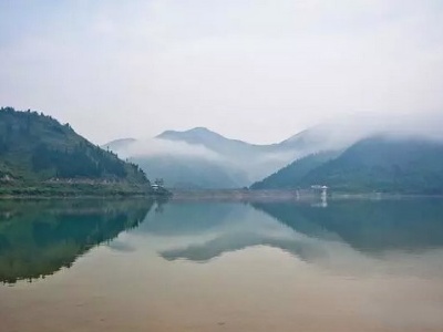 南川泄洪水库咸宁 2016-07-06 20:29 准备出行的市民,在城市积水上报