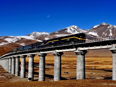青藏铁路无缝钢轨换铺完成