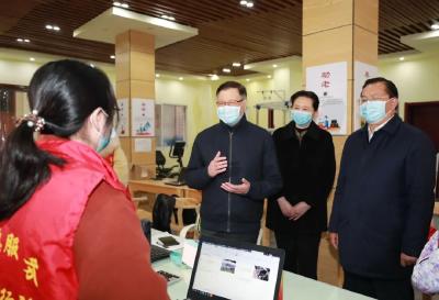 v视|应勇在武汉市调研志愿服务工作慰问志愿者代表 大力弘扬志愿精神