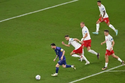 阿根廷2:0战胜波兰 两队携手出线