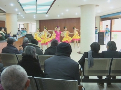 2015“我們的中國夢文化進萬家”活動走進縣福利院