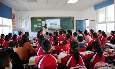 青峰镇中心学校：提素养  展风采  促成长