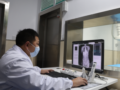 竹山县首台数字化高端医疗设备在县中医医院投入使用