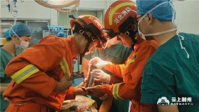女子右手卷進絞肉機，救援人員2個小時完成“手術”
