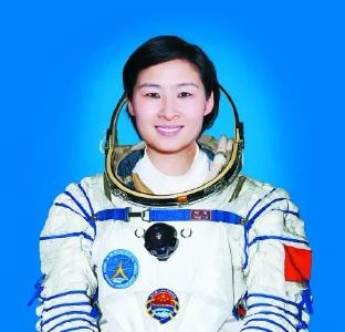 新“太空出差三人組”國慶啟航，將有一名女航天員