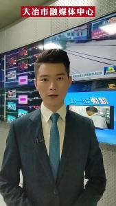 主播说：抗疫和防汛，都是摆在我们面前的硬要求、硬任务，都是必须打赢的硬仗。