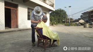  【图说阳新】阳新68岁老人脚走6个村子剃头 年收入不足1万