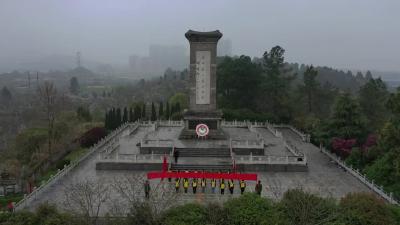 实验二小：清明祭英烈  将“红色课堂”搬到户外