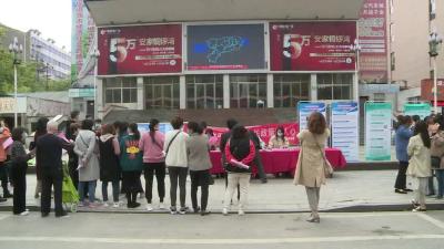 医保局开展惠民政策进万家活动