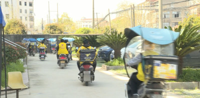 武穴：美团骑手“浆”爱传递