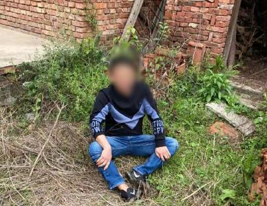 武穴酒驾男子弃车和警察“赛跑”? 警察：让他200米……