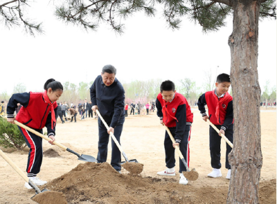习近平在参加首都义务植树活动时强调 倡导人人爱绿植绿护绿的文明风尚 共同建设人与自然和谐共生的美丽家园