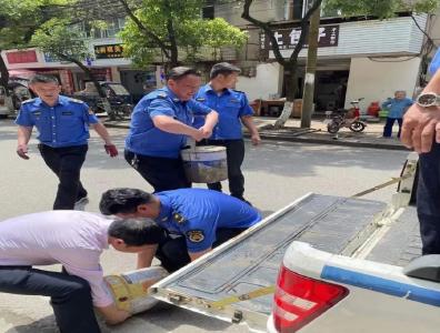 拍手称快！这些公共区域的“地锁”终于拆了！