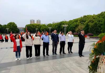 石佛寺镇财政所：踏寻革命足迹  传承红色基因