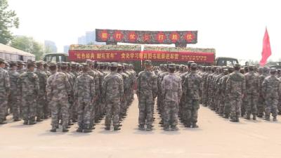 图书联展进军营 文化拥军暖兵心