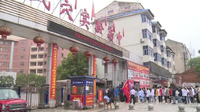 我市9538 名学生参加中考