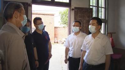陈风节前走访慰问武穴街道老党员