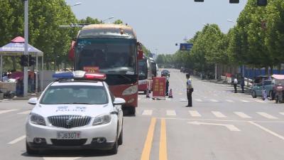 武穴警方多警种多部门联合执勤护航高考学子