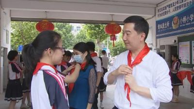 市委副书记、市长陈风与少年儿童共庆“六一”