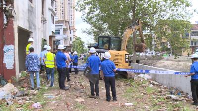 东新村社区3间违建窝棚被拆除