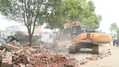 武穴西港沿线7栋建筑物顺利拆除