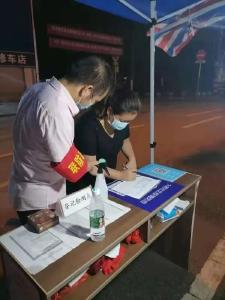 实验高中的一对抗疫“夫妻档”
