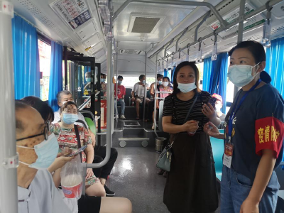 武穴钟楼社区推行“疫苗接种全程保障服务”
