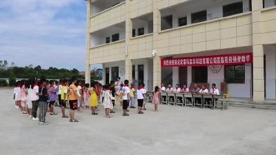 爱心企业捐资助学 圆梦行动传递温暖
