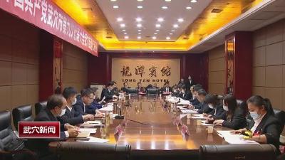 查俊参加武穴街道、田镇街道代表团分组讨论
