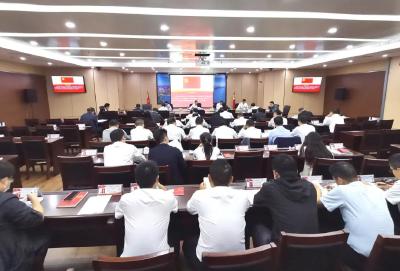 查俊参加市政府办公室机关党支部10月份“支部主题党日”活动