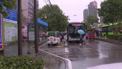 武穴市迎来降温天气 提醒市民添衣保暖