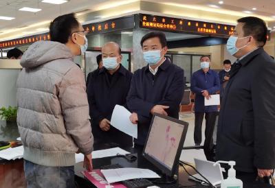 胡昊调研政务服务工作 坚决把优化营商环境作为“一把手工程”抓紧抓实 最大限度方便群众和企业办事