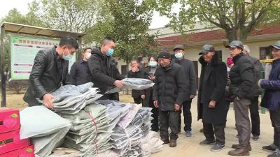 过新年 穿新衣 花桥福利院老人喜乐融融