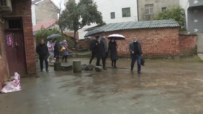 董晓燕到花桥镇看望慰问困难党员、劳模和福利院老人