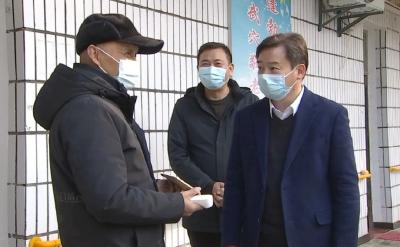春节前，胡昊走访慰问了他们……