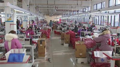 湖北锦发服饰：加紧生产赶订单 实现企业“开门红”